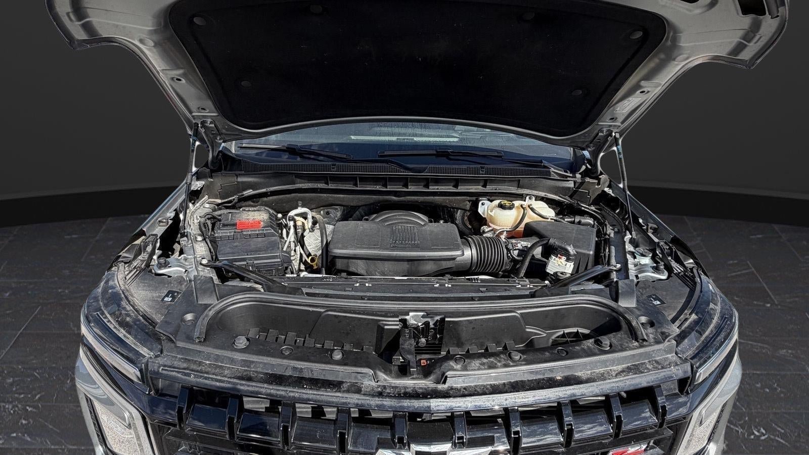 Used 2025 Chevrolet Suburban Z71 AWD/4WD image 8
