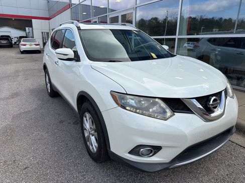 Used 2016 Nissan Rogue SV w/ SV Moonroof Package image 4
