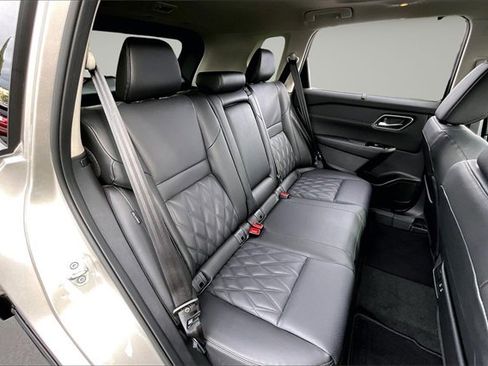 New 2026 Nissan Rogue Platinum image 10