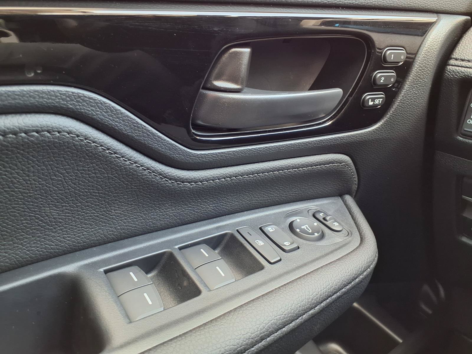 New 2026 Honda Odyssey Touring image 8