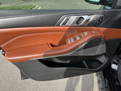 Used 2019 BMW X7 xDrive50i w/ M Sport Package image 9