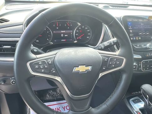 Used 2023 Chevrolet Equinox Premier AWD/4WD image 10