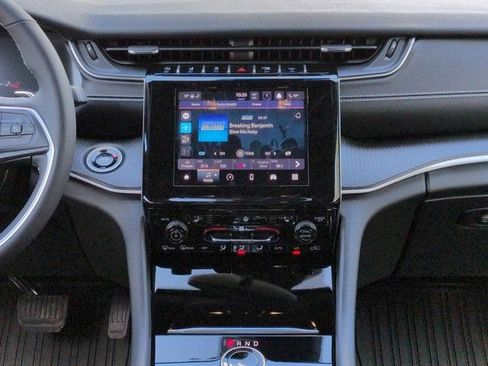Used 2024 Jeep Grand Cherokee Altitude AWD/4WD image 17