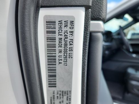 Used 2025 Jeep Grand Cherokee Limited w/ Trailer Tow Package image 25