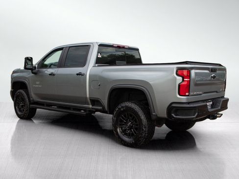 Used 2024 Chevrolet Silverado 2500 ZR2 w/ Technology Package AWD/4WD image 3