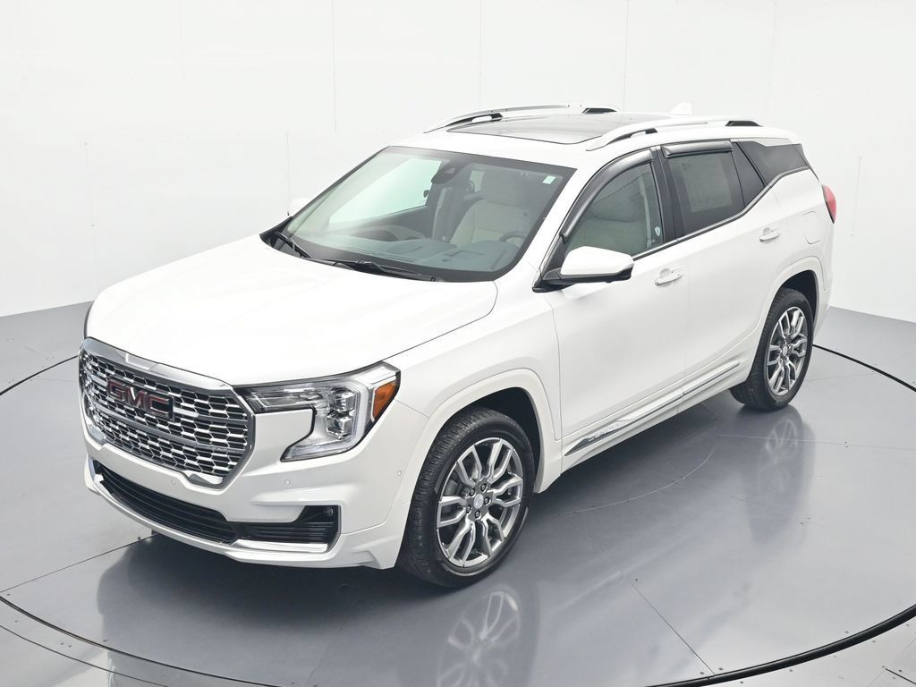Used 2024 GMC Terrain Denali w/ Denali Premium Package AWD/4WD image 30