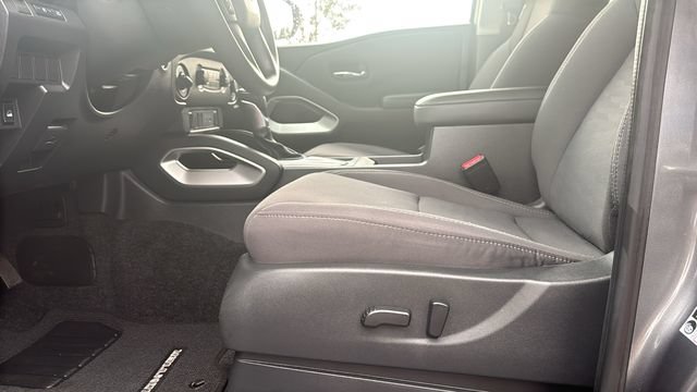 Used 2023 Nissan Frontier SV w/ Tow Package AWD/4WD image 12