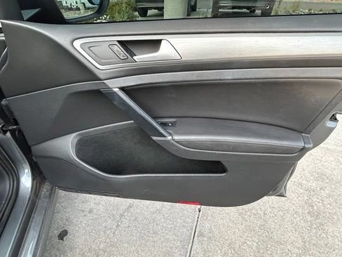 Used 2015 Volkswagen Golf S FWD image 27