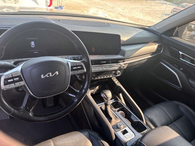Used 2024 Kia Telluride EX w/ EX Captain's Chair Package AWD/4WD image 5