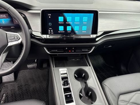 Certified 2025 Volkswagen Atlas Cross Sport SE image 20