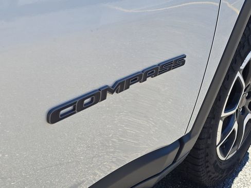 Certified 2025 Jeep Compass Trailhawk w/ Trailhawk Elite Group AWD/4WD image 6