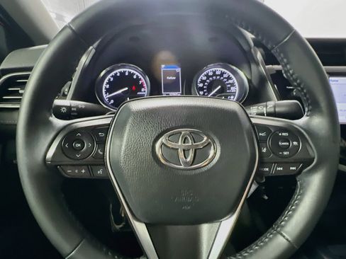 Used 2020 Toyota Camry SE FWD image 18