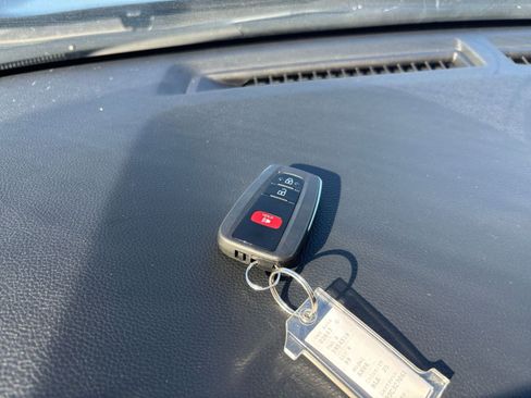 Used 2025 Toyota RAV4 XLE image 21