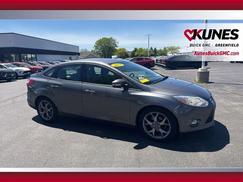 Used 2013 Ford Focus SE FWD image 2