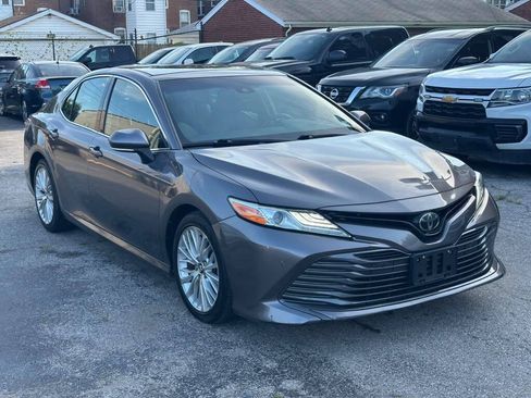 Used 2018 Toyota Camry XLE FWD image 1