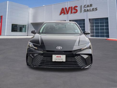Used 2025 Toyota Camry SE image 10