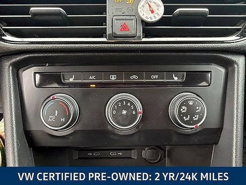 Certified 2022 Volkswagen Taos SE FWD image 28