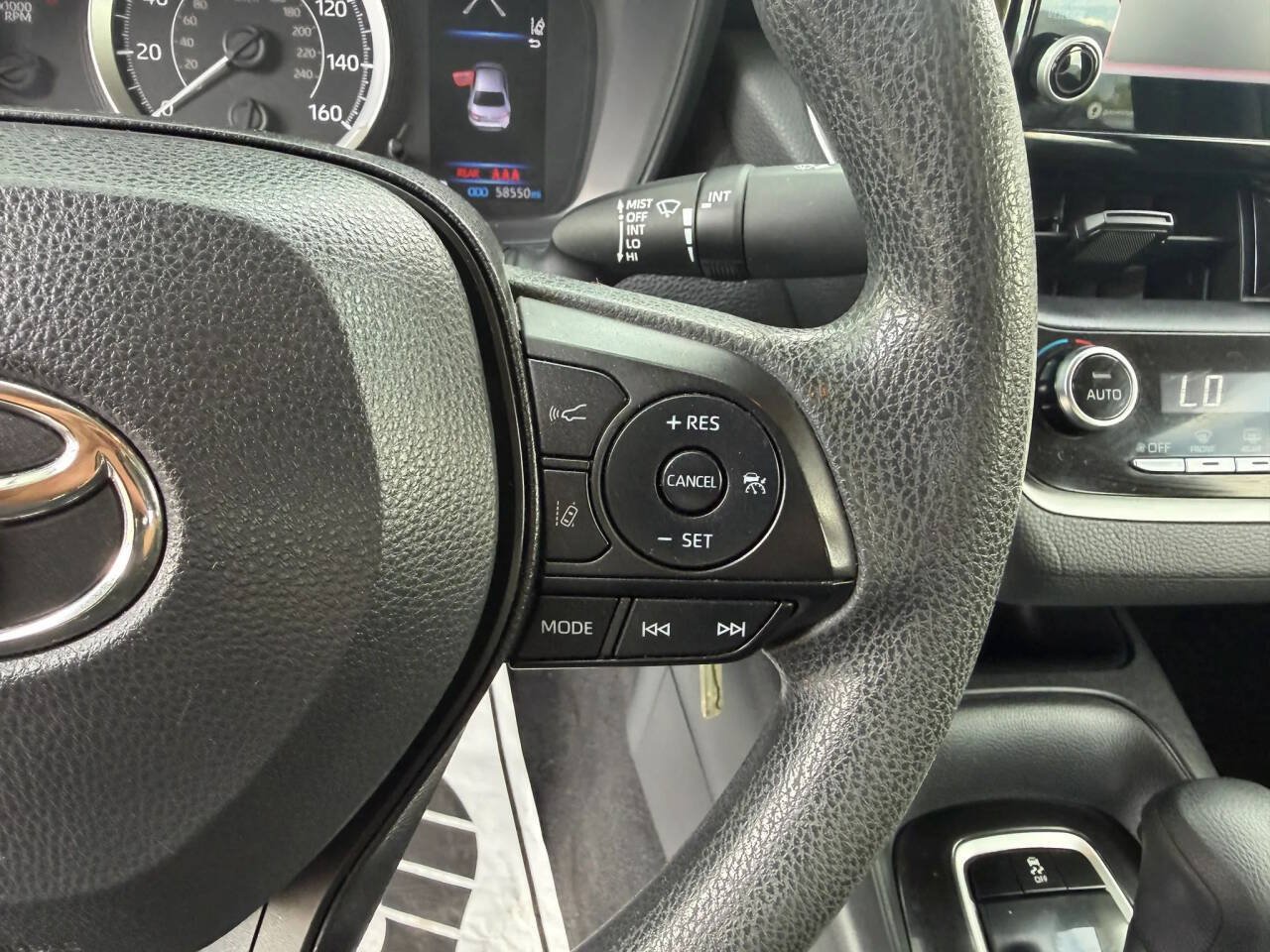 Used 2022 Toyota Corolla LE FWD image 18
