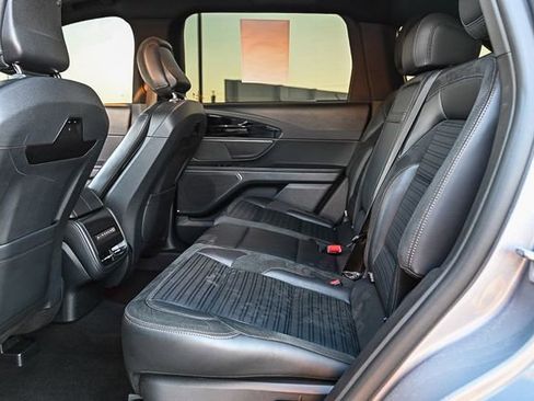Used 2024 Lincoln Nautilus Reserve w/ Jet Appearance Package (87T) AWD/4WD image 19