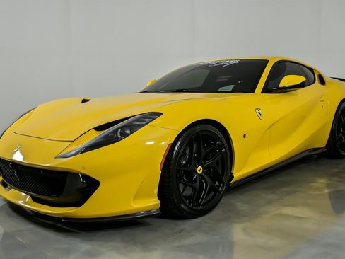 Used 2019 Ferrari 812 Superfast RWD image 6