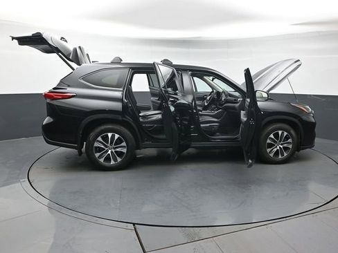 Used 2023 Toyota Highlander XLE AWD/4WD image 50