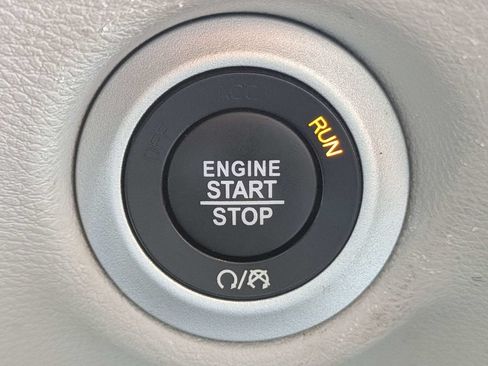 Used 2024 Chrysler Pacifica Touring-L FWD image 29
