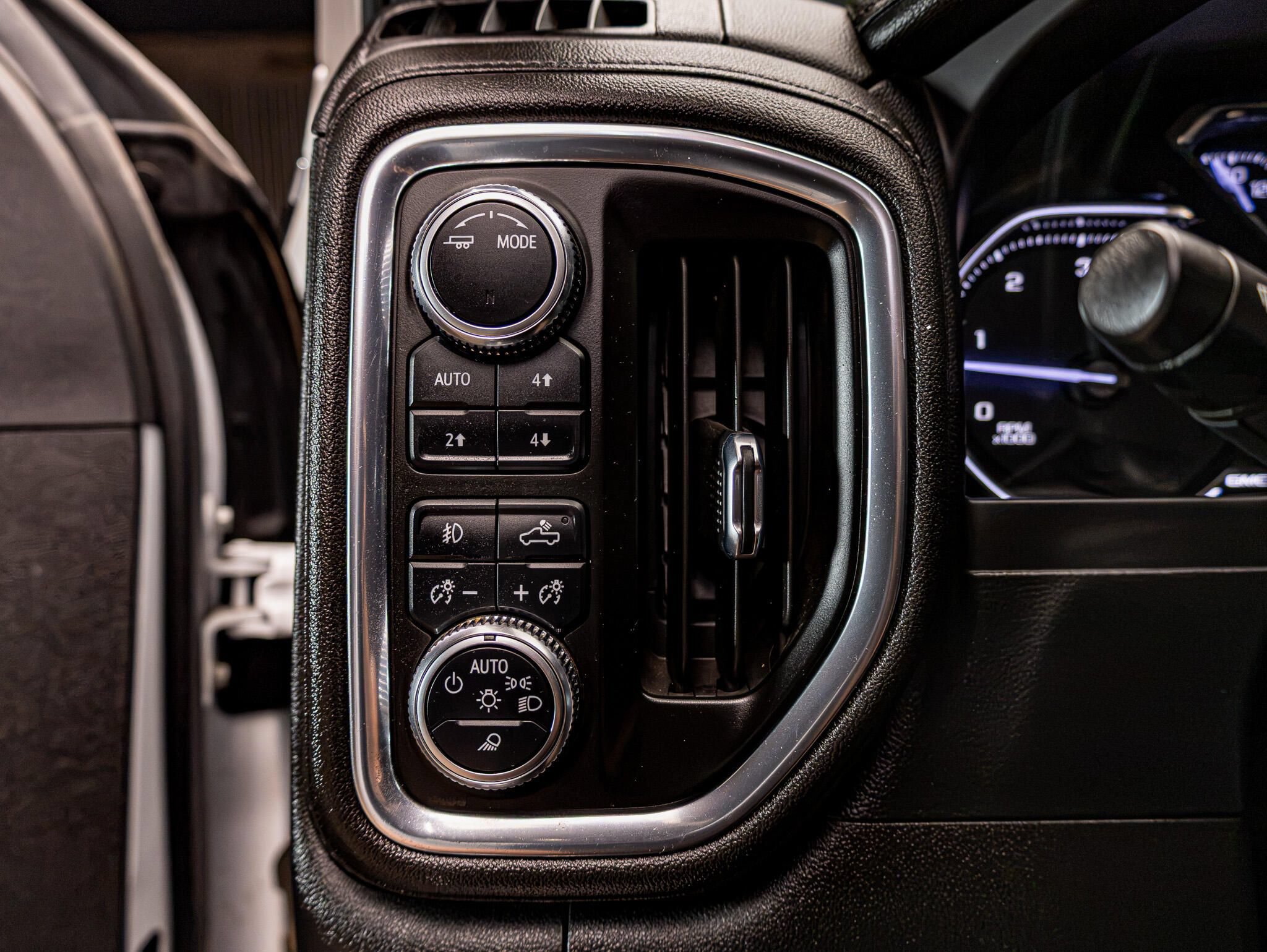 Used 2022 GMC Sierra 2500 SLT w/ SLT Convenience Package AWD/4WD image 18
