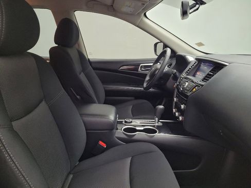 Used 2020 Nissan Pathfinder SV image 21