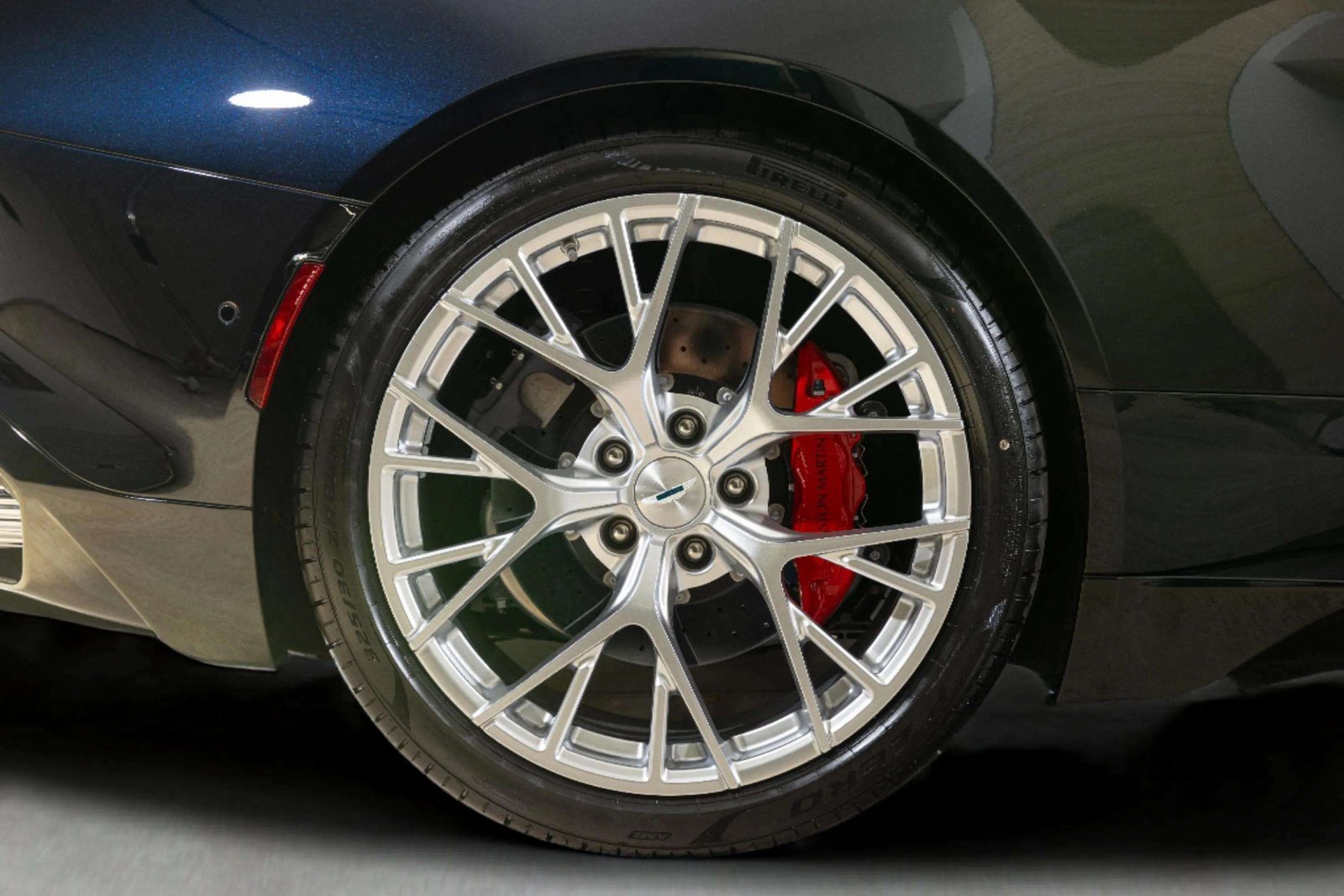 New 2026 Aston Martin Vanquish Convertible RWD image 76