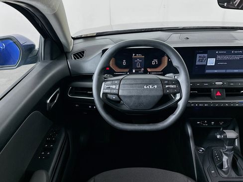 Used 2025 Kia K4 LXS image 18