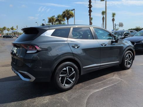 Used 2025 Kia Sportage LX FWD image 4