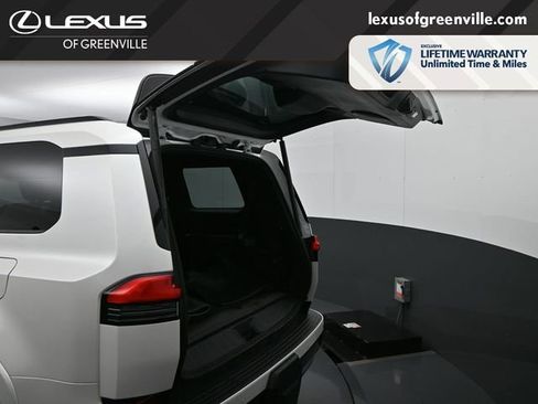 Used 2024 Lexus GX 550 w/ Accessory Package (Z1) AWD/4WD image 32