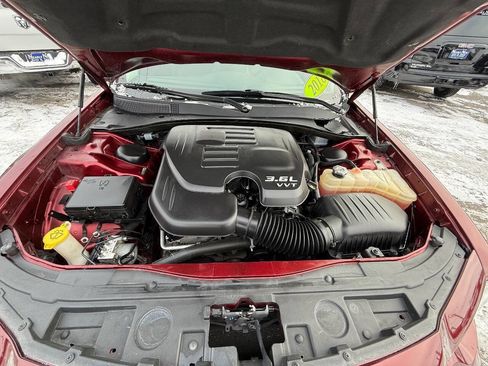 Used 2018 Chrysler 300 Limited w/ Safetytec Plus Group image 8