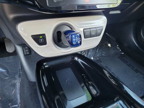 Used 2017 Toyota Prius Prime Advanced w/ Carpet Mat Package FWD image 21