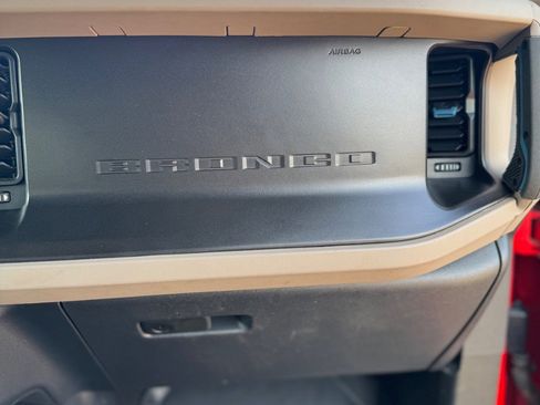 Used 2022 Ford Bronco Wildtrak image 20