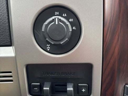 Used 2012 Ford F150 Lariat w/ Lariat Chrome Pkg image 16