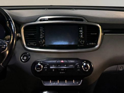 Used 2016 Kia Sorento SX image 22