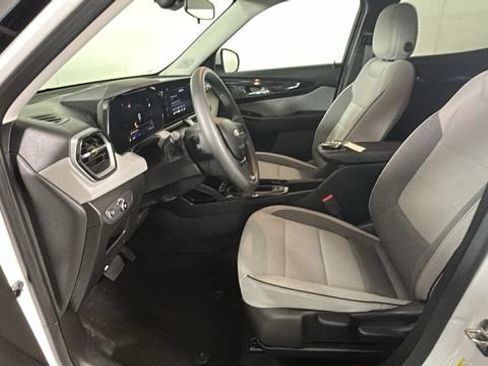 Used 2024 Chevrolet TrailBlazer LT FWD image 11