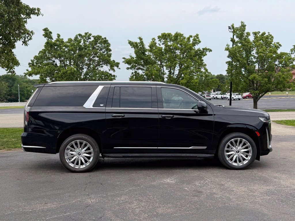 Used 2023 Cadillac Escalade ESV Premium Luxury AWD/4WD image 6