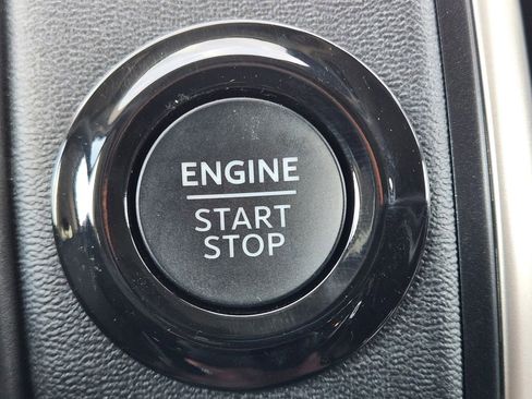 Used 2025 Ford Expedition Active image 32