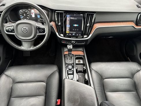 Used 2020 Volvo S60 T5 Momentum w/ Protection Package image 16