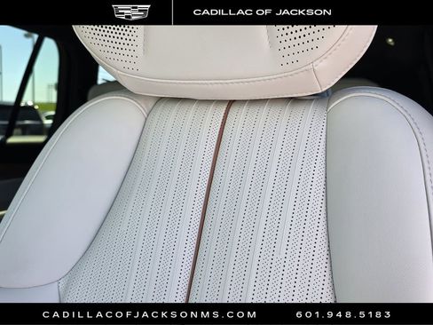 New 2026 Cadillac Vistiq Luxury w/ LPO, Floor Liner Package AWD/4WD image 15