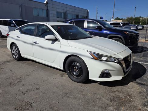 Used 2020 Nissan Altima 2.5 S image 1