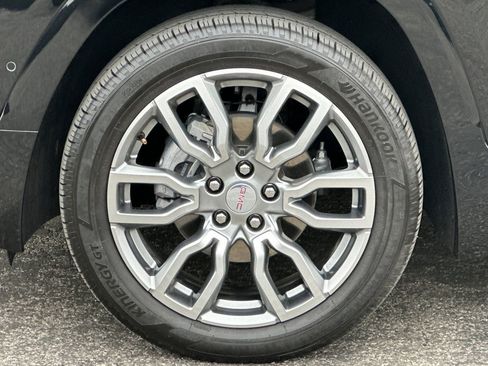 Certified 2024 GMC Terrain Denali w/ Denali Premium Package AWD/4WD image 37