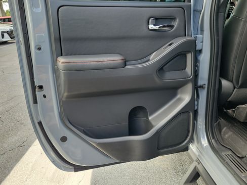 Used 2023 Nissan Frontier PRO-4X w/ Pro-4X Premium Package AWD/4WD image 11