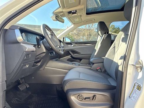 New 2026 Volkswagen Tiguan SE FWD image 10