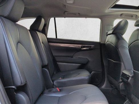 Used 2024 Toyota Highlander Limited AWD/4WD image 21