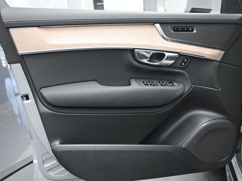 New 2026 Volvo XC90 B5 Plus w/ Protection Package Premier AWD/4WD image 20