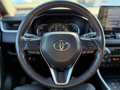 Used 2022 Toyota RAV4 SE w/ Weather & Moonroof Package image 11