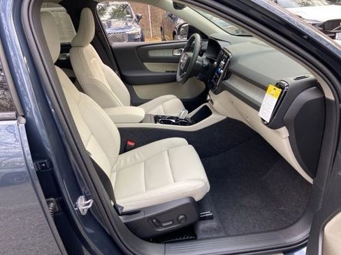 New 2026 Volvo XC40 B5 Ultra w/ Climate Package AWD/4WD image 17